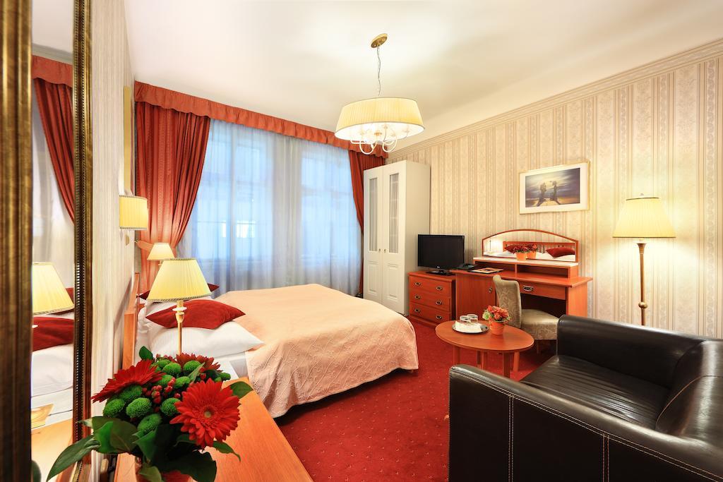 Double or Twin Room with Breakfast,109295319:JPEG